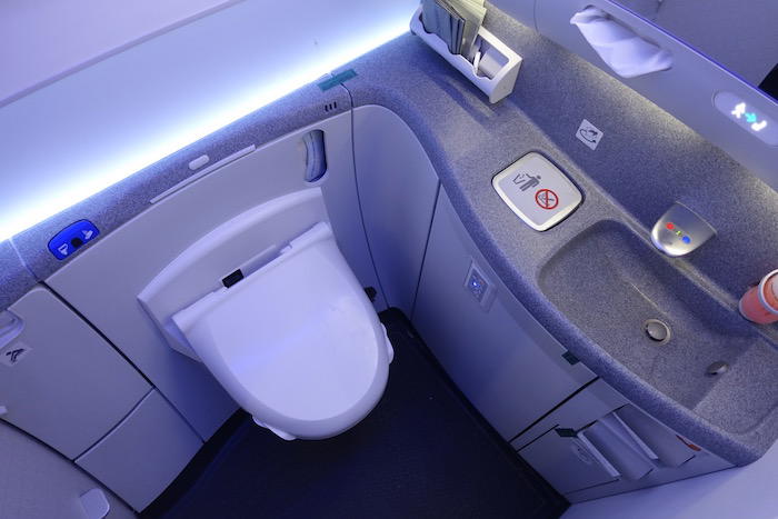 azerbaijan-airlines-business-class-787-34