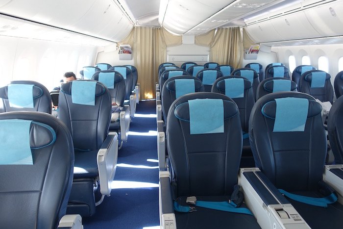 azerbaijan-airlines-business-class-787-36