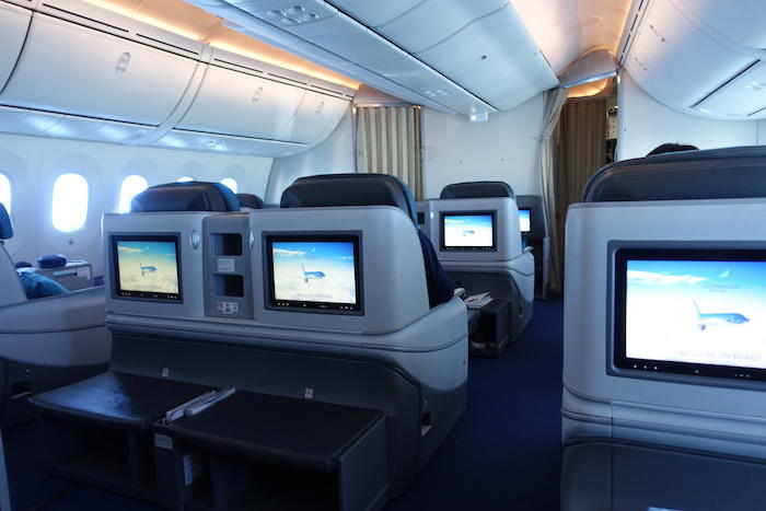 azerbaijan-airlines-business-class-787-39