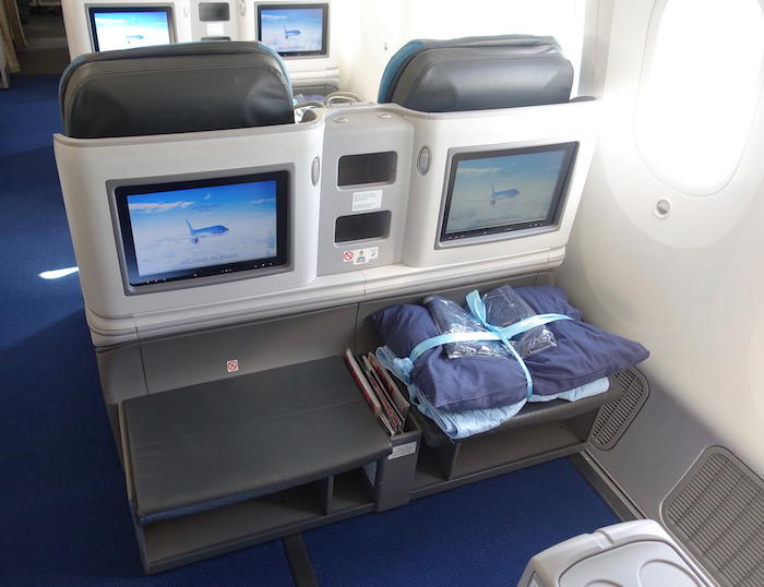 azerbaijan-airlines-business-class-787-4