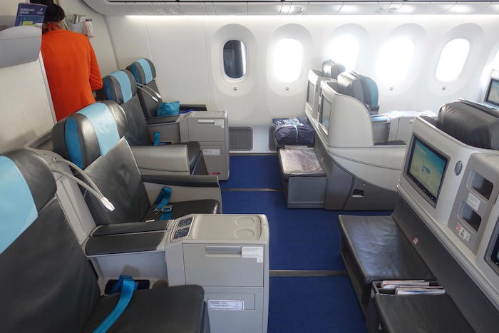 azerbaijan-airlines-business-class-787-5