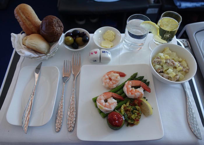 azerbaijan-airlines-business-class-787-60