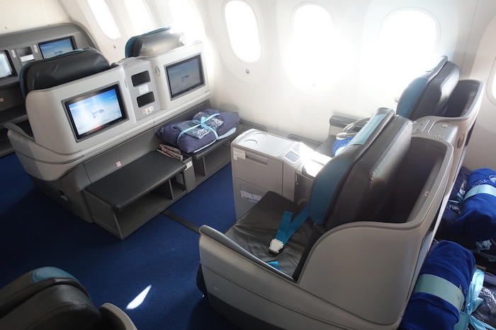 azerbaijan-airlines-business-class-787-7