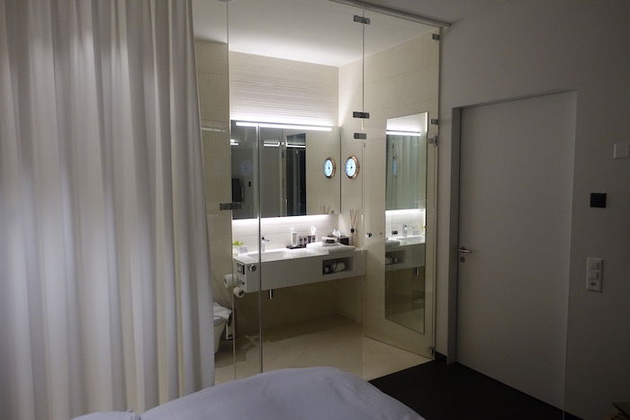 swiss-first-class-lounge-bedroom-zurich-1