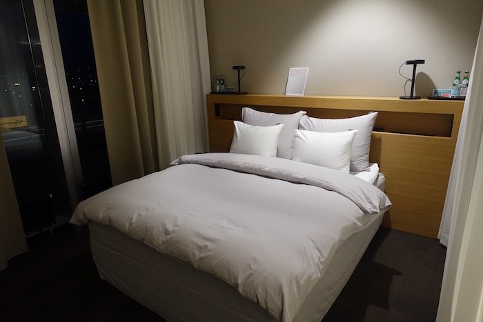 swiss-first-class-lounge-bedroom-zurich-2