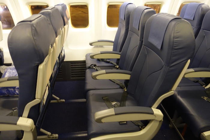 ukraine-international-business-class-737-1
