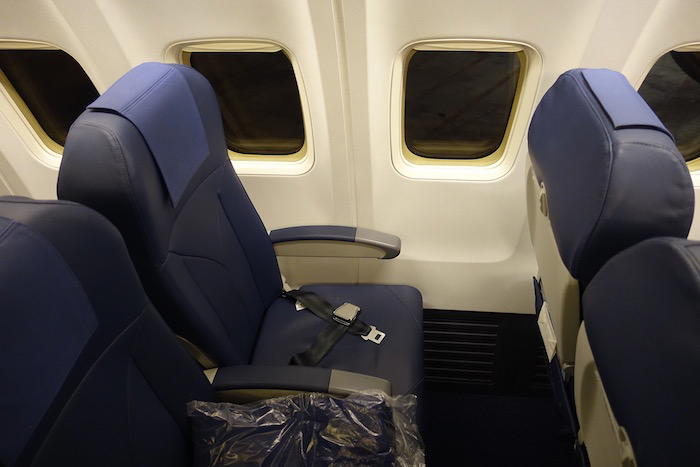 ukraine-international-business-class-737-2