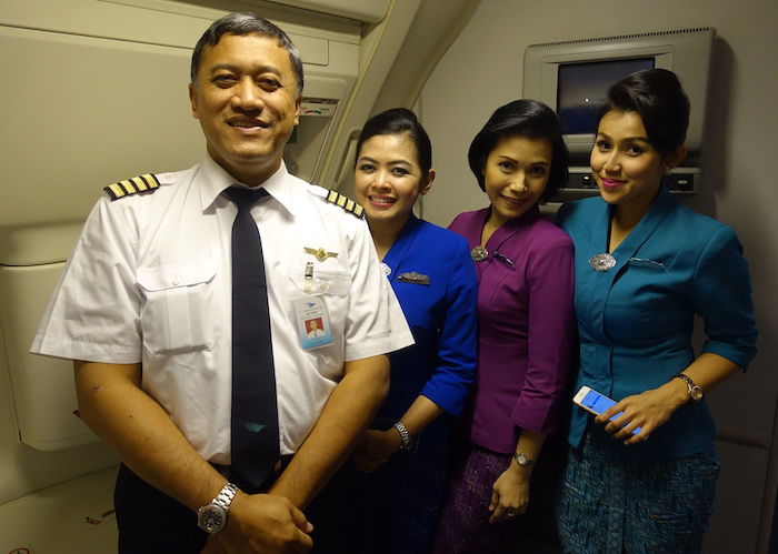 garuda-indonesia-crew