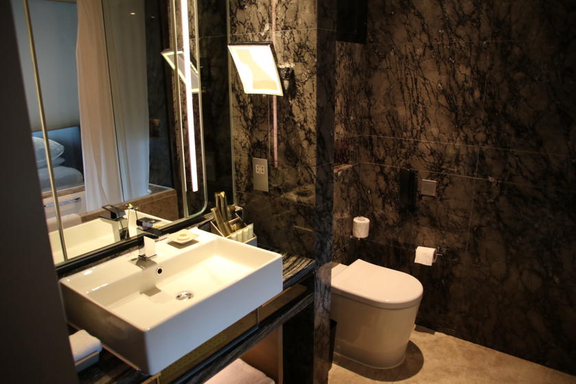 Royal plaza bathroom