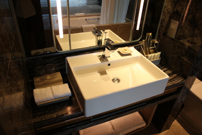 Royal plaza sink