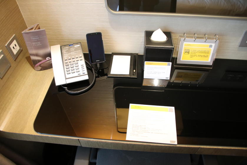 Royal Plaza desk 3
