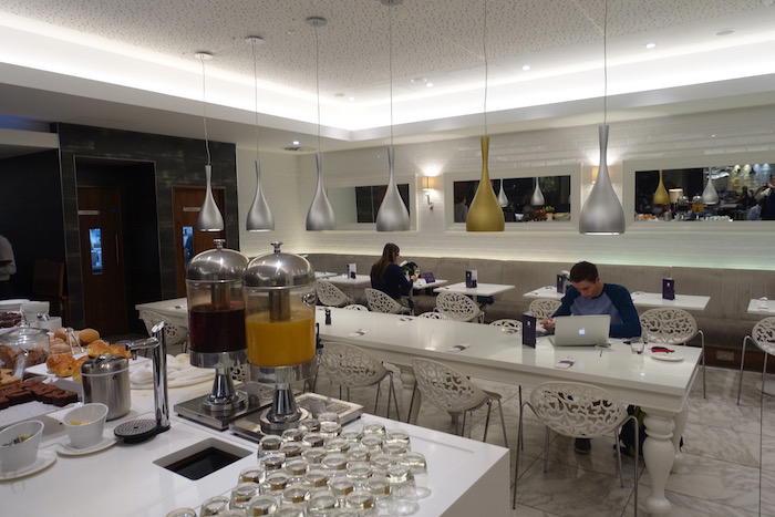 no1-lounge-heathrow-terminal-3-25