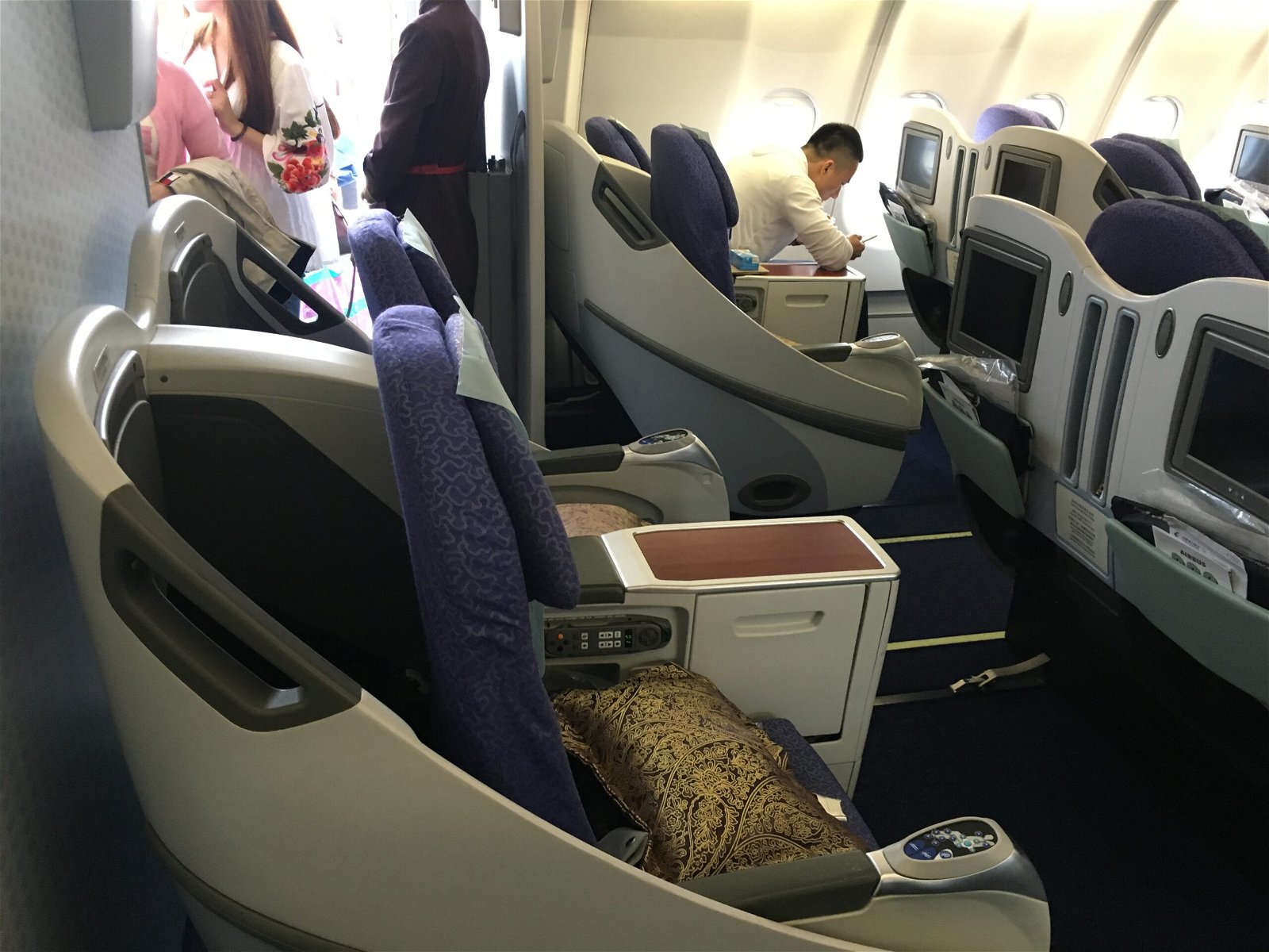Shanghai Airlines Business class 2