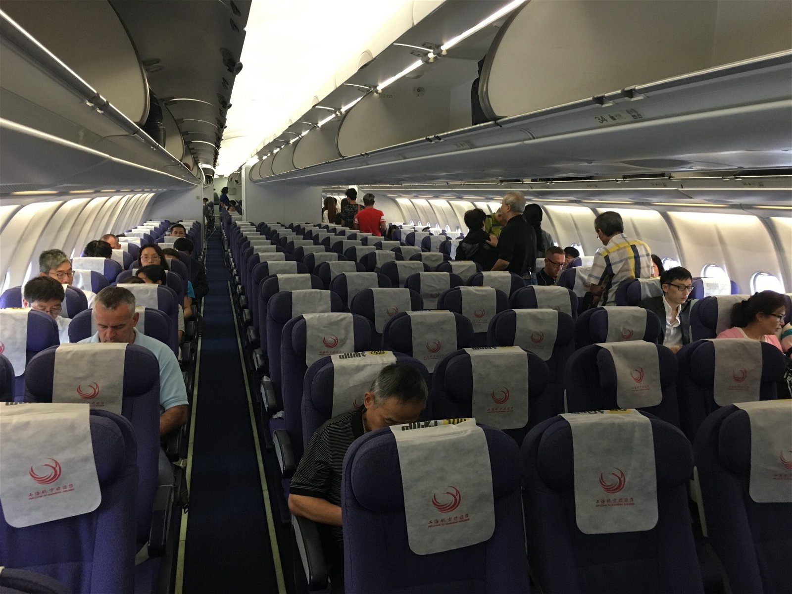 Shanghai Airlines economy class 3