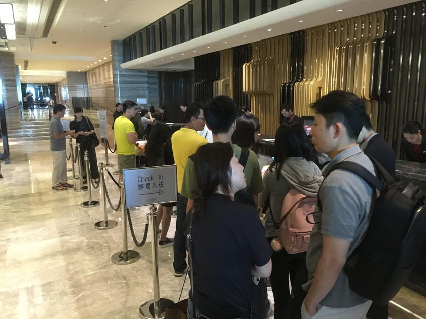 Royal Plaza Hotel Reception 4