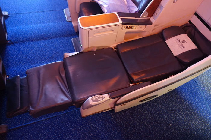 egyptair-777-business-class-3