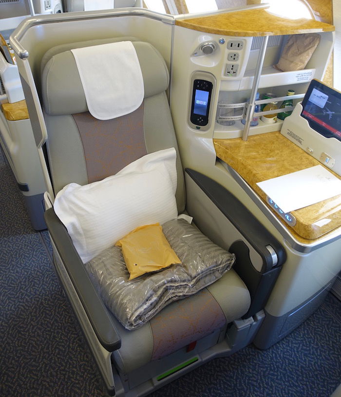 emirates-business-class-a380-6