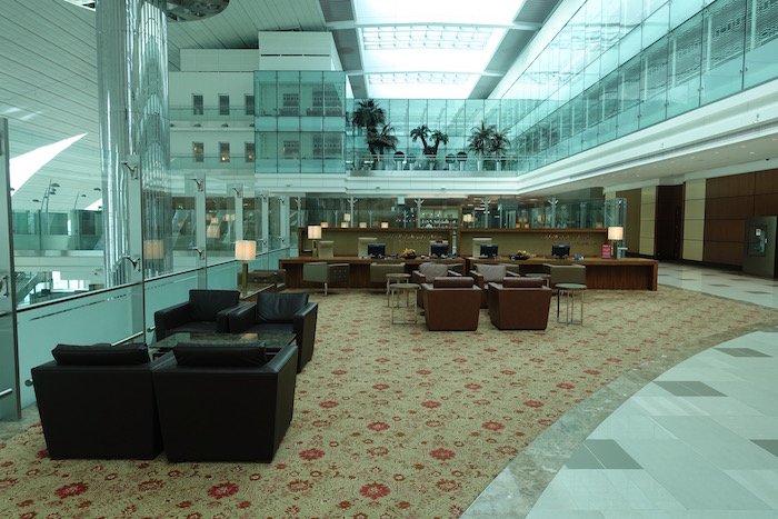 emirates-business-class-lounge-dubai-11