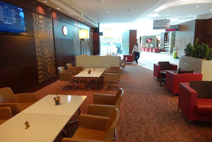 emirates-business-class-lounge-dubai-18