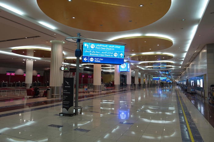 emirates-business-class-lounge-dubai-2