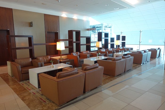 emirates-business-class-lounge-dubai-20