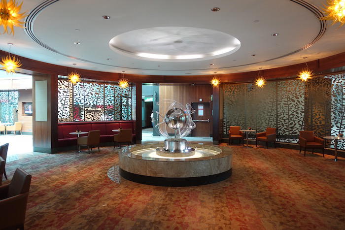 emirates-business-class-lounge-dubai-21
