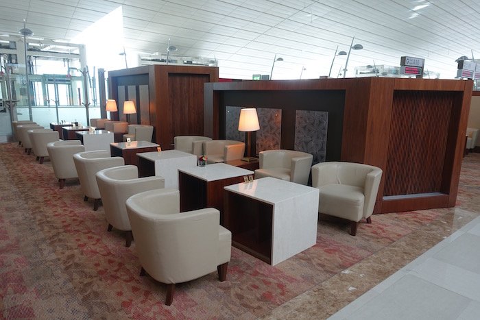 emirates-business-class-lounge-dubai-22