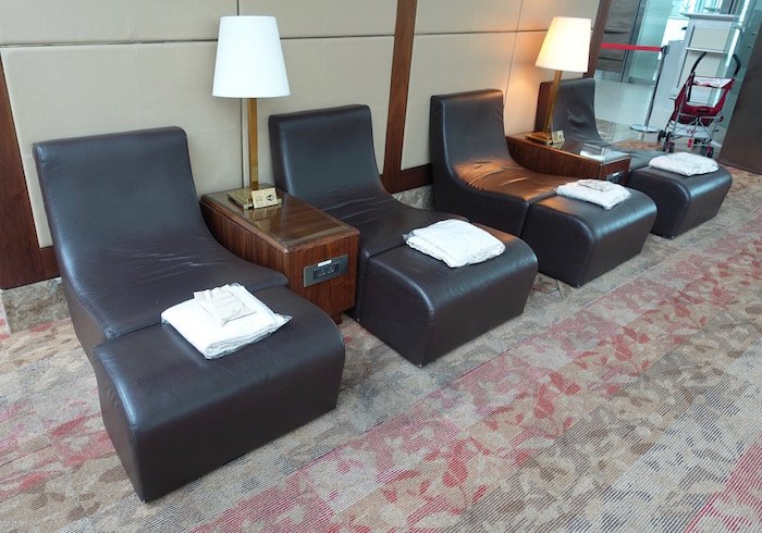 emirates-business-class-lounge-dubai-25