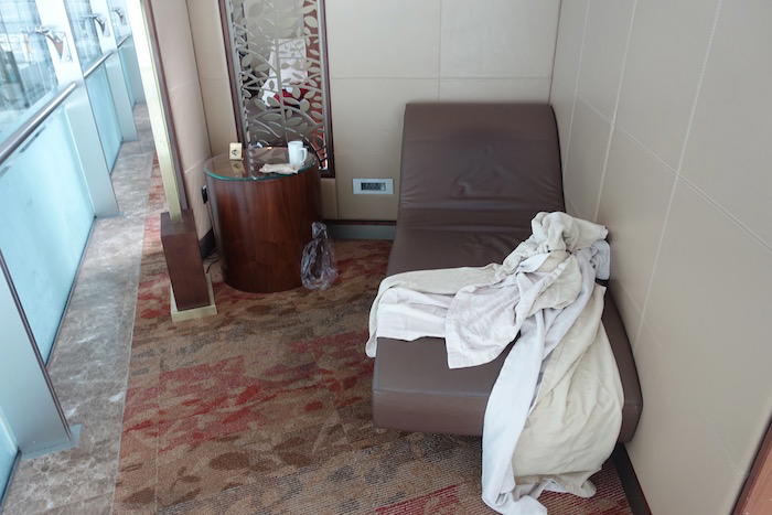 emirates-business-class-lounge-dubai-28