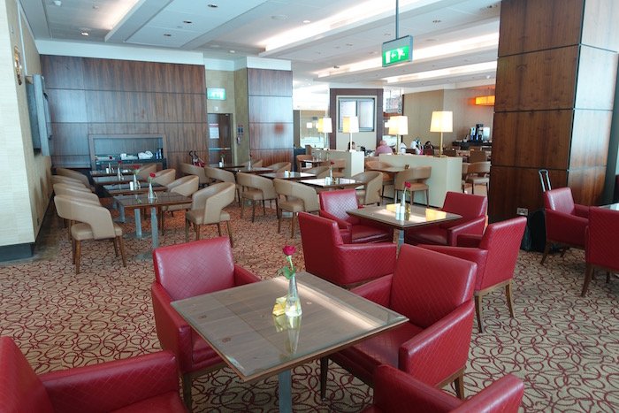 emirates-business-class-lounge-dubai-29