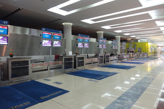 emirates-business-class-lounge-dubai-3