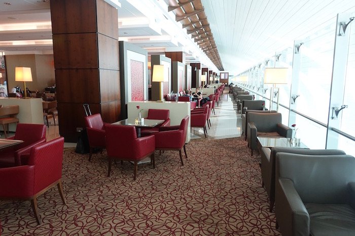 emirates-business-class-lounge-dubai-30