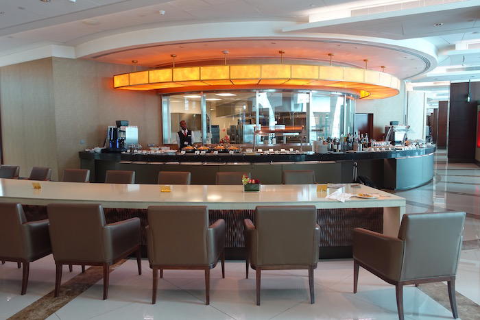 emirates-business-class-lounge-dubai-31