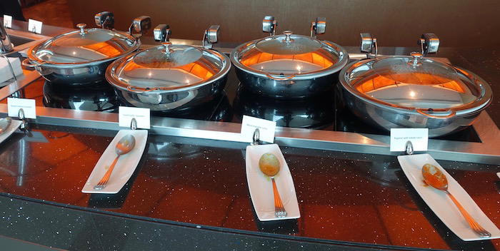 emirates-business-class-lounge-dubai-32
