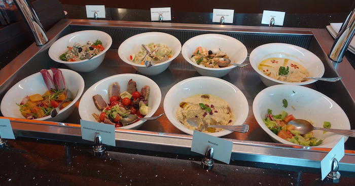 emirates-business-class-lounge-dubai-39