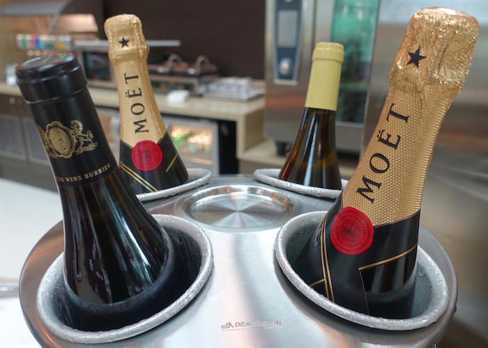 emirates-business-class-lounge-dubai-41