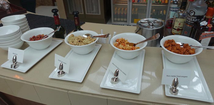 emirates-business-class-lounge-dubai-43