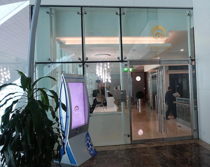 emirates-business-class-lounge-dubai-57