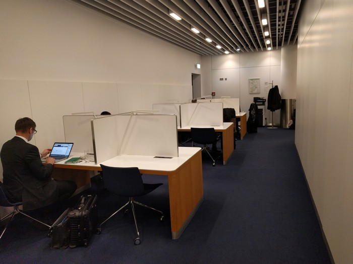LufthansaSenatorLoungeFrankfurtA0018