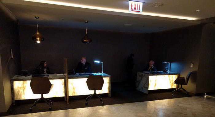 UnitedPolarisLoungeChicago0106