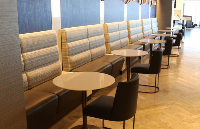 UnitedPolarisLoungeChicago0500