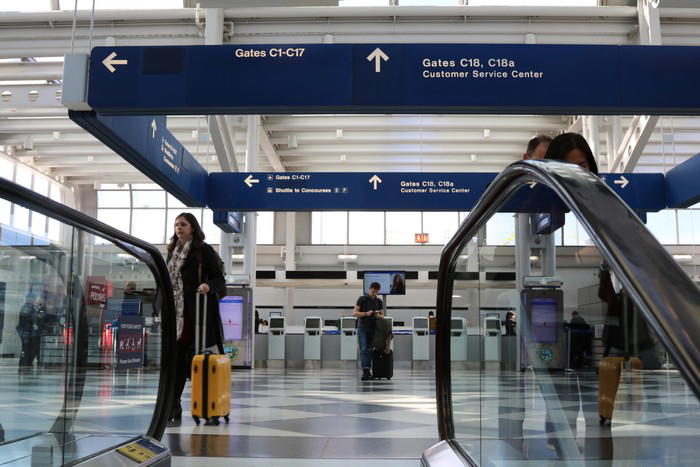 UnitedPolarisLoungeChicago0505