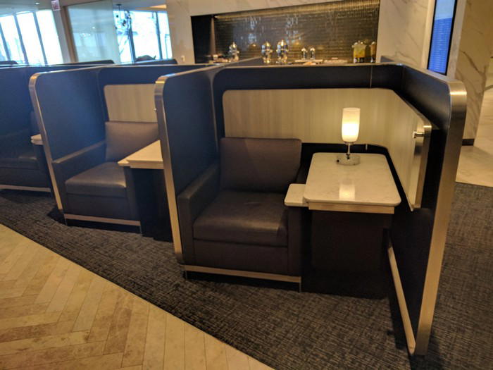 UnitedPolarisLoungeChicago0513