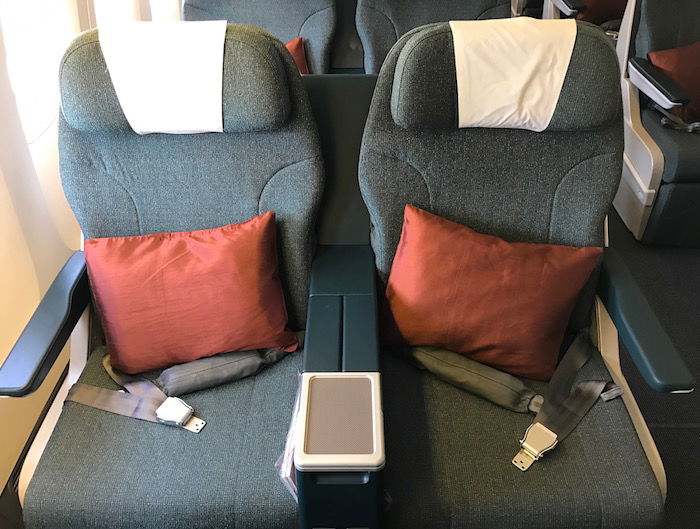 Cathay-Pacific-777-Business-Class - 3