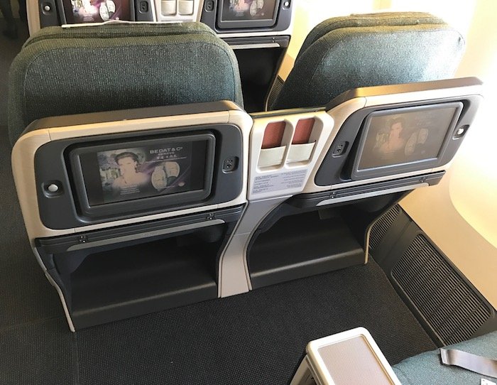 Cathay-Pacific-777-Business-Class - 4