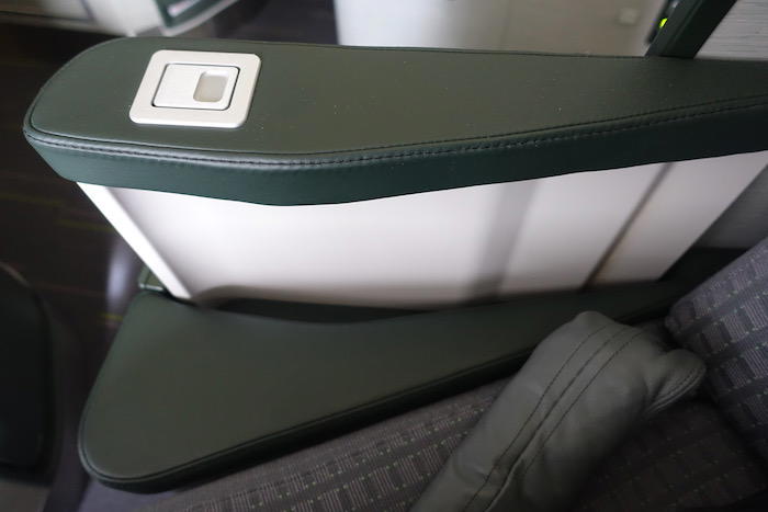 EVA-Air-Business-Class-777 - 13