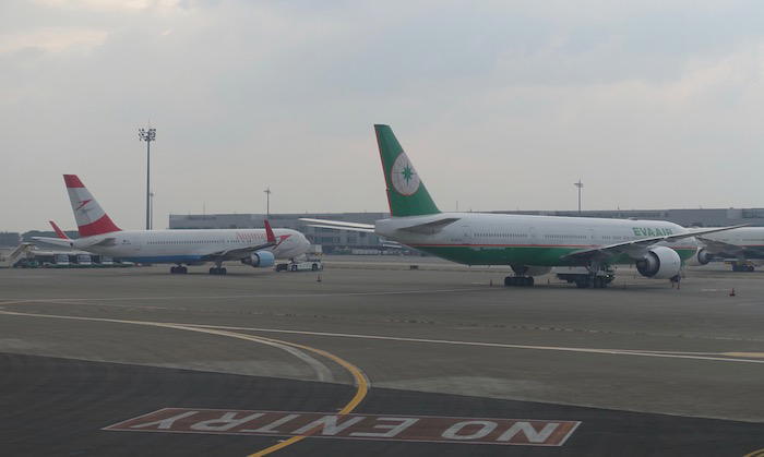 EVA-Air-Business-Class-777 - 83