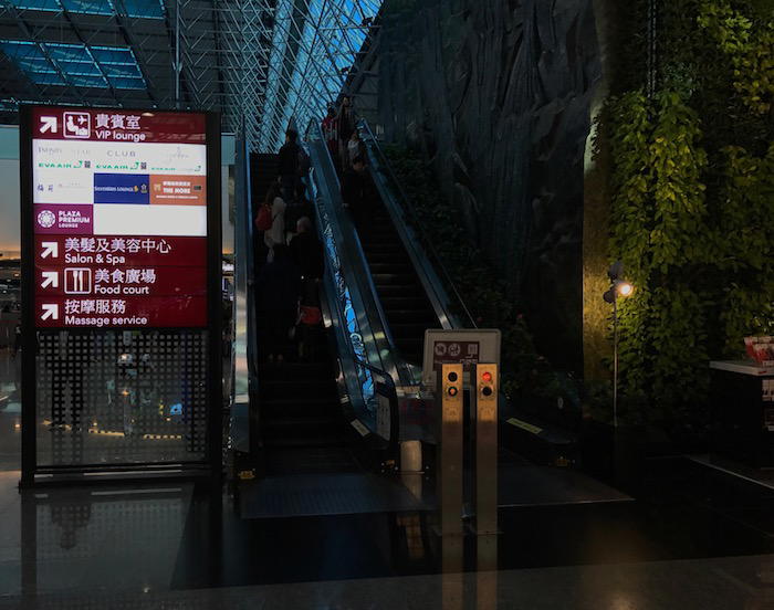 EVA-Air-Lounge-Taipei-Airport - 1