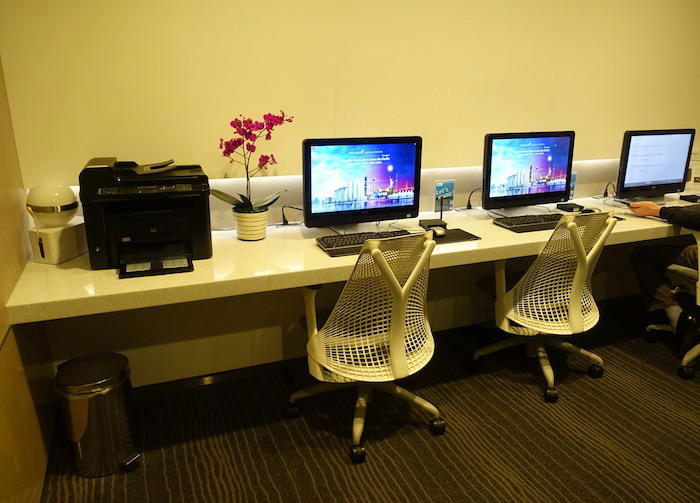 EVA-Air-Lounge-Taipei-Airport - 12