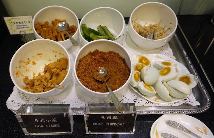 EVA-Air-Lounge-Taipei-Airport - 25